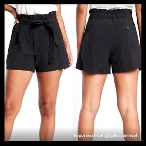 Athleta Skyline Short II Size 18 Black Paperbag Waist Stretch Athleisure Shorts